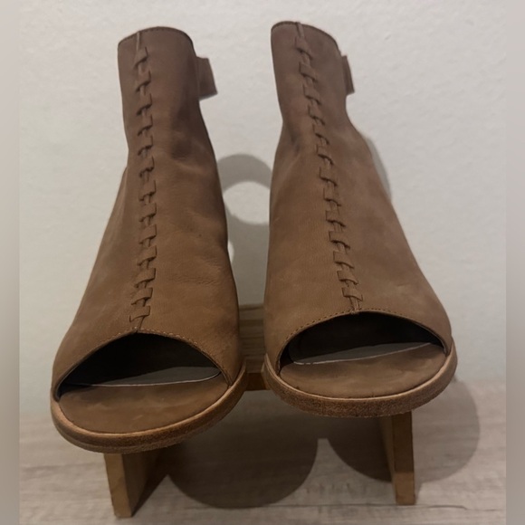 Eileen Fisher Pagoda Earth Tumbled Nubuck Block Heel Sandal Open Toe Size 7.5 - Picture 3 of 8